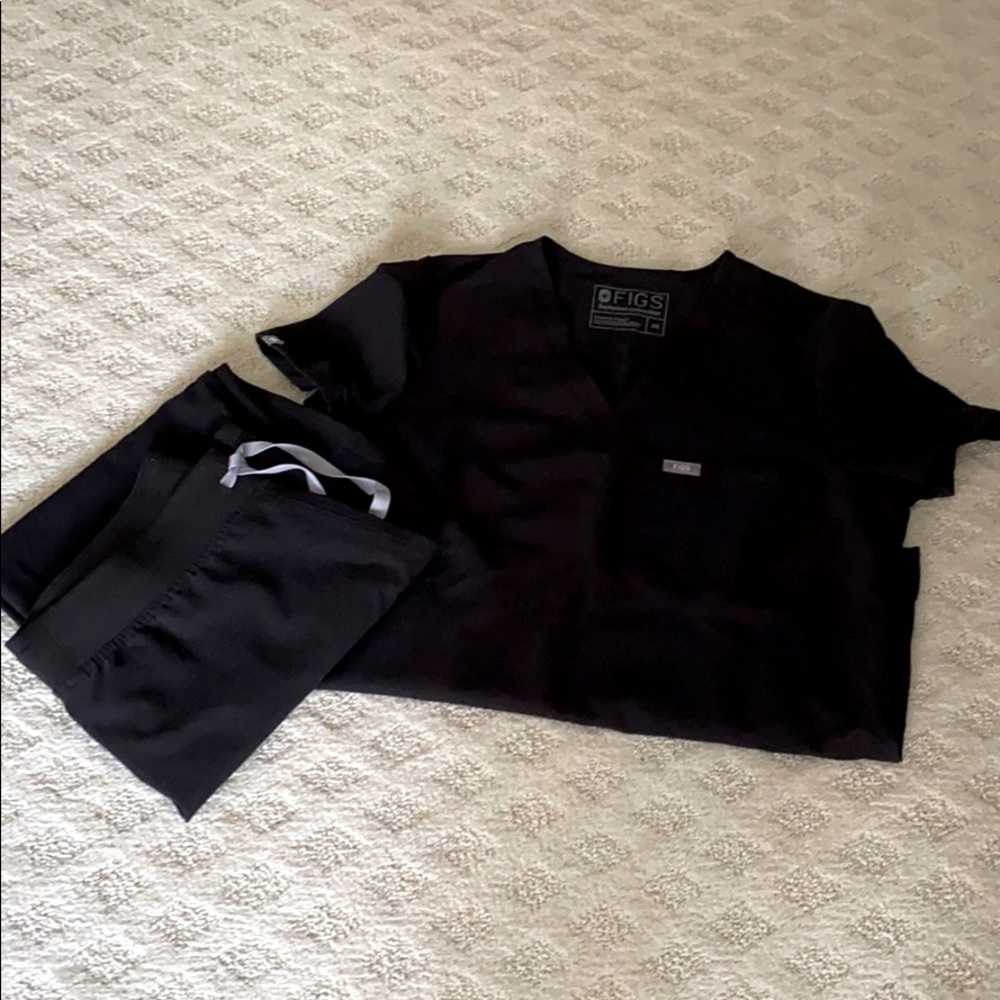 FIGS scrub set